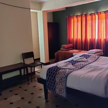 Hotel Caveri Comfort Inn Madikeri Luaran gambar