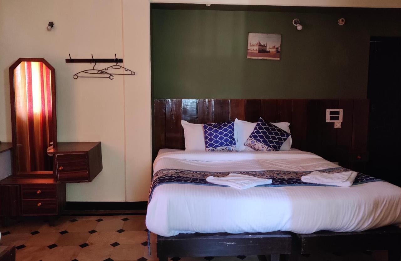 Hotel Caveri Comfort Inn Madikeri Luaran gambar