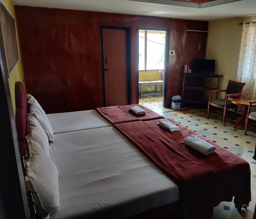 Hotel Caveri Comfort Inn Madikeri Luaran gambar