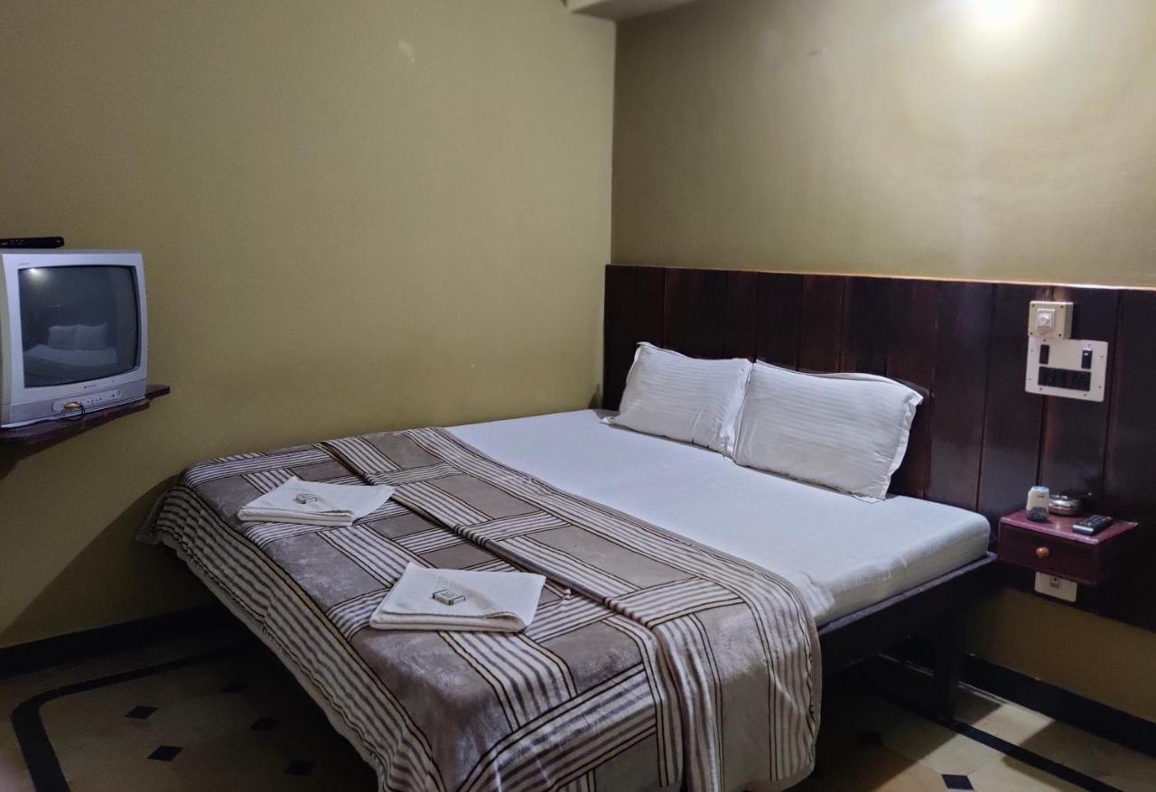 Hotel Caveri Comfort Inn Madikeri Luaran gambar
