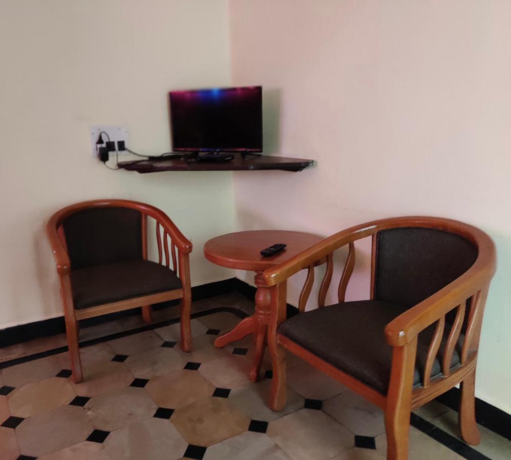 Hotel Caveri Comfort Inn Madikeri Luaran gambar