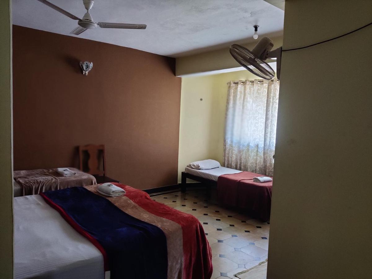 Hotel Caveri Comfort Inn Madikeri Luaran gambar