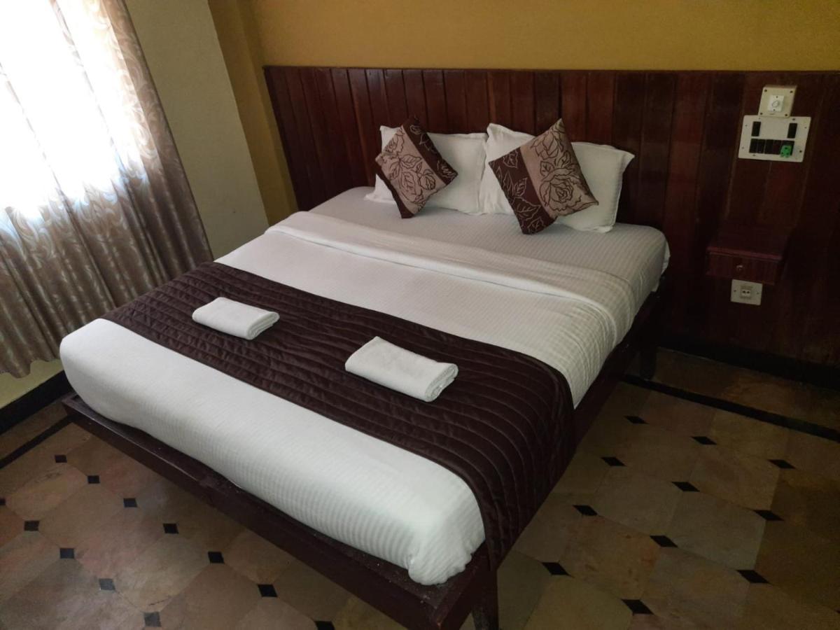 Hotel Caveri Comfort Inn Madikeri Luaran gambar